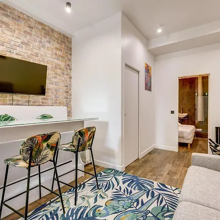 Apartment Comfortable 2bd 2bth By Gare De Lyon
